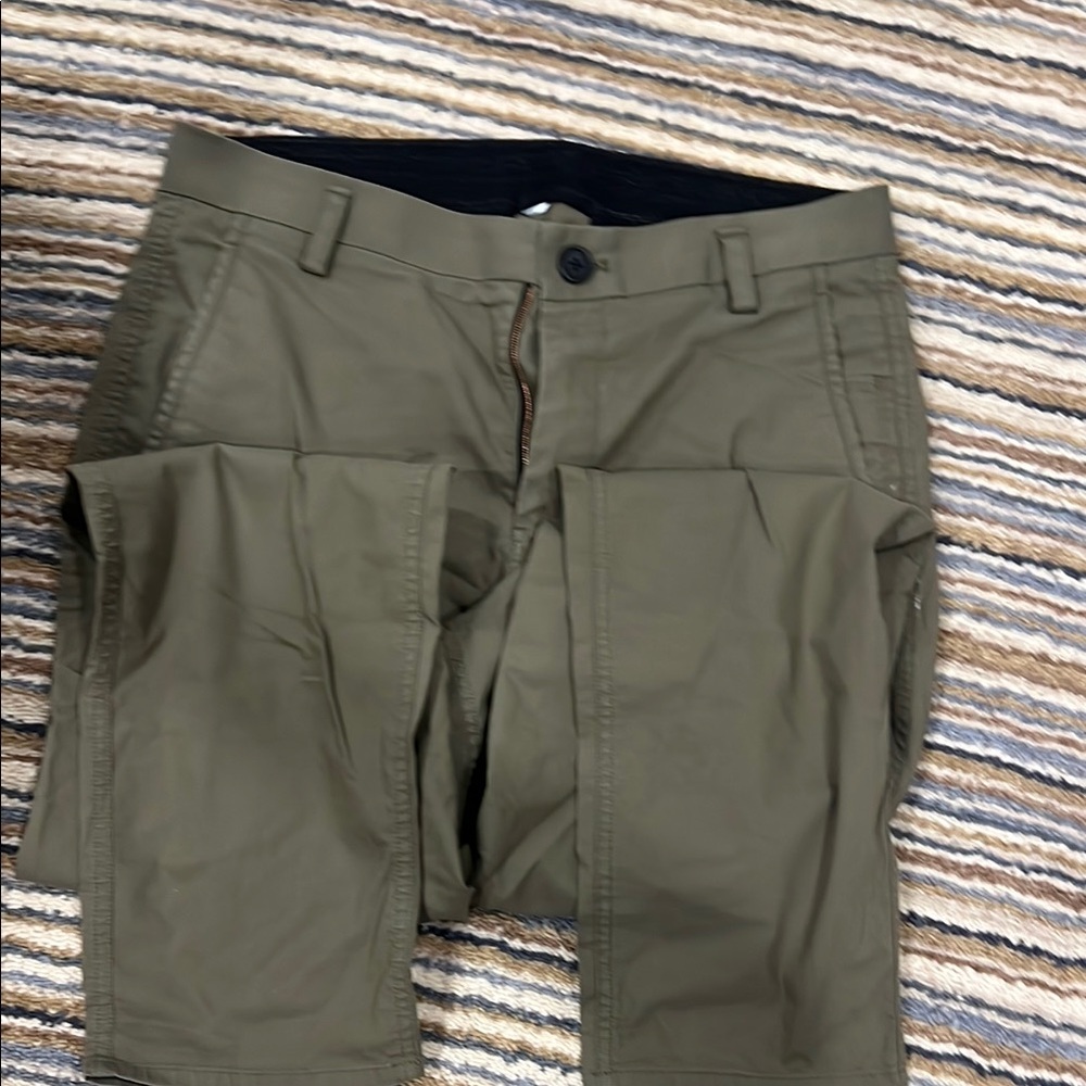 Kit and Ace Green Chinos for Casual Comfort